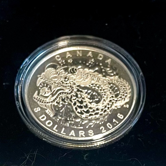 This coin is 99.99% pure silver, with a diameter of 27 millimetres. - Picture 3 of 5